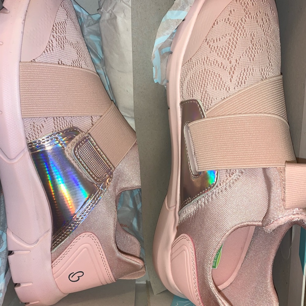 Bare traps sneaker’s